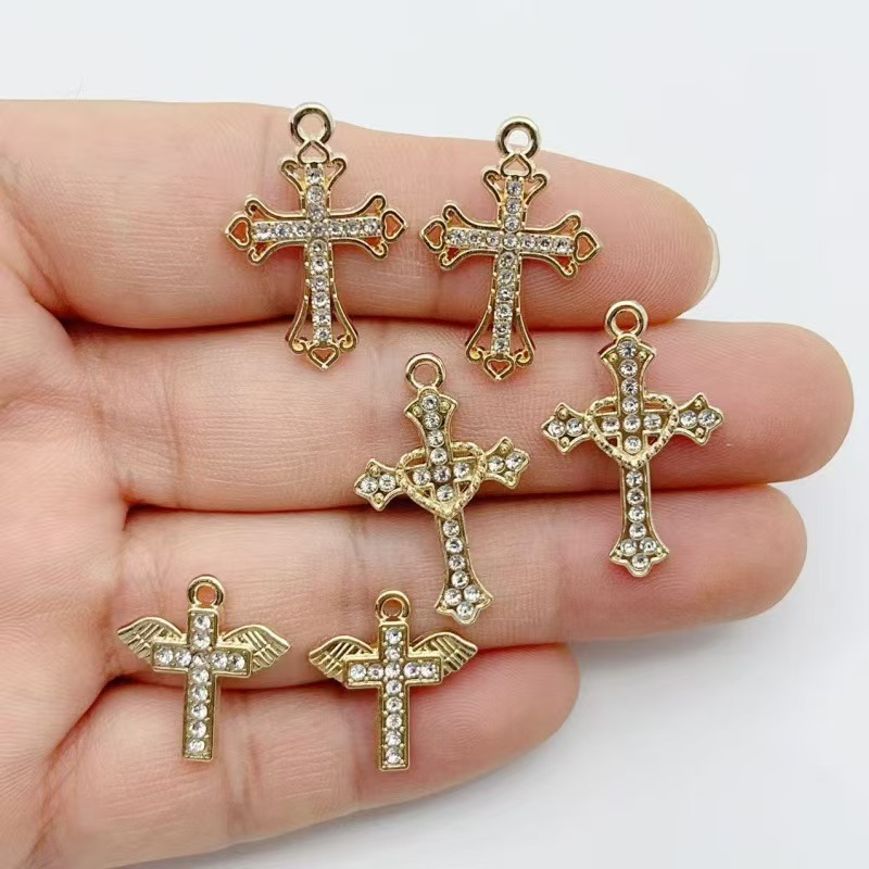 Cross Pendant Necklace Gold - 10 stuks diamanten bezette gouden kruisvormige