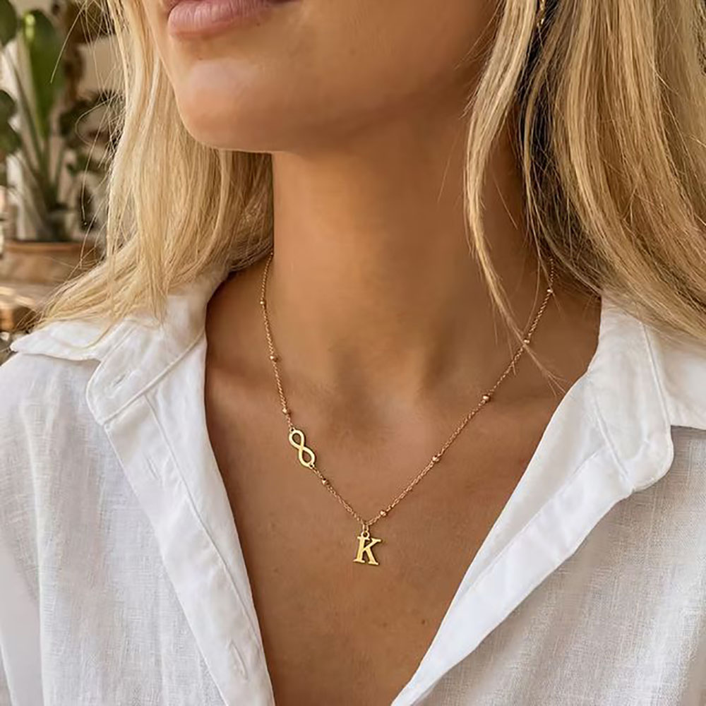 Op maat gemaakte oneindigheids - Initial Letter Necklace 18K Gold recensie en prijs
