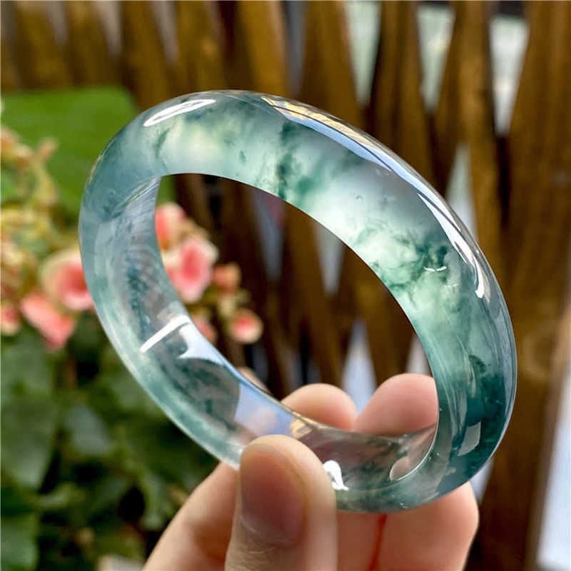IJstype jadeiet met bloemenpat - Bracelets recensie en prijs