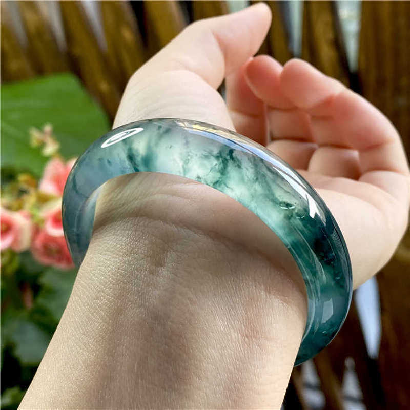 IJstype jadeiet met bloemenpat - Bracelets recensie en prijs