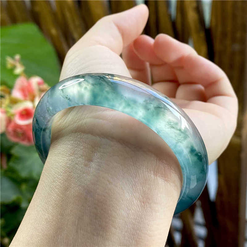 IJstype jadeiet met bloemenpat - Bracelets recensie en prijs
